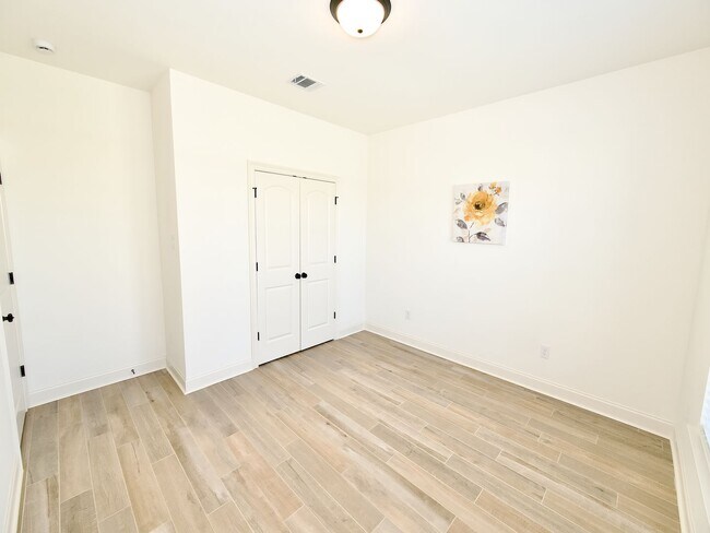 Building Photo - Gorgeous property in the highly sought after Jamestown Crossing in Prairieville