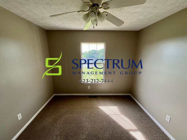 Building Photo - Now accepting applications - Large 4 bedroom 2 bath single family home Dandridge, TN