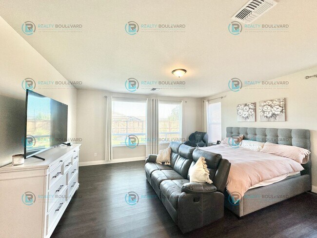 Building Photo - Welcome to your dream home, where modern elegance meets unparalleled convenience!