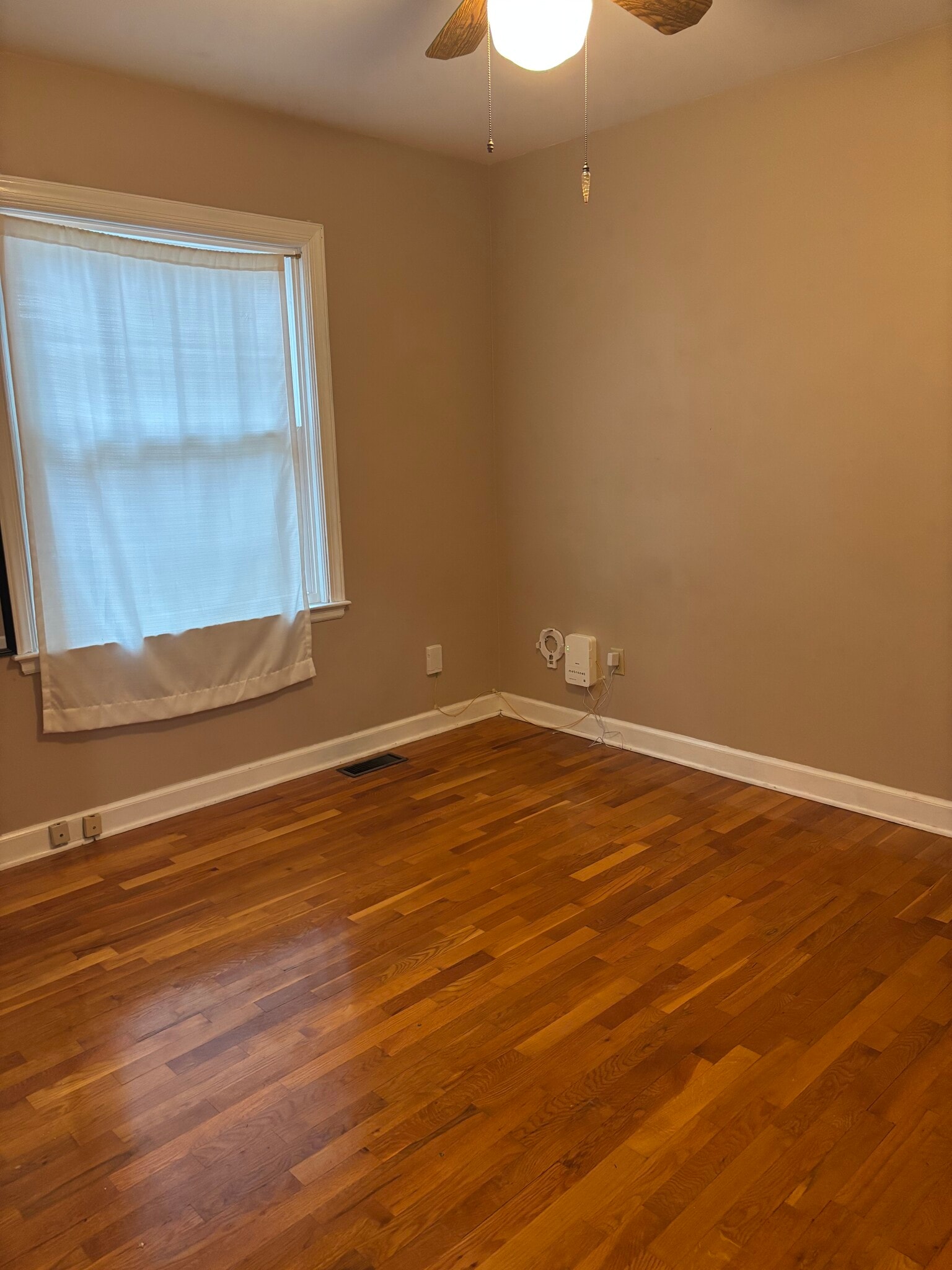 Building Photo - 289 Gunson St