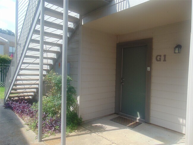 Building Photo - 3220 69th St