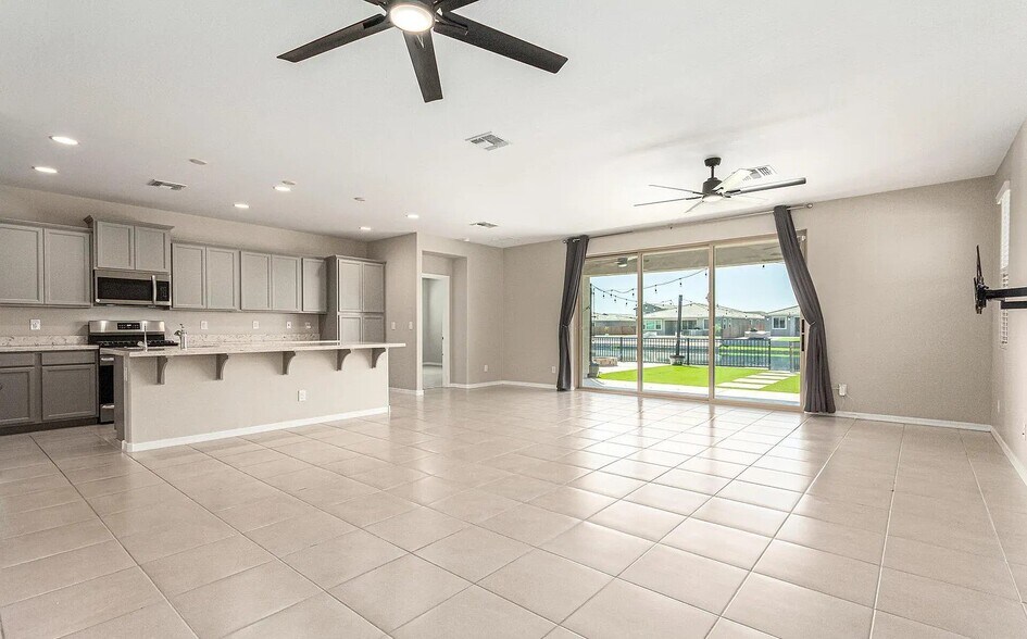 Building Photo - 40915 W Agave Rd