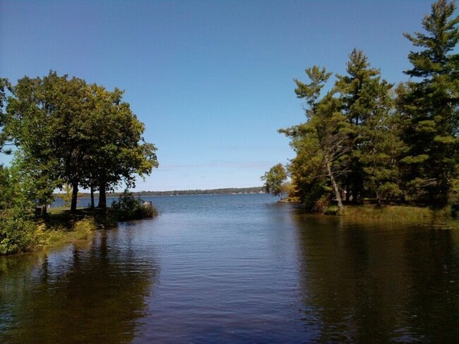 Building Photo - Gorgeous New Construction on the Fish Hook River