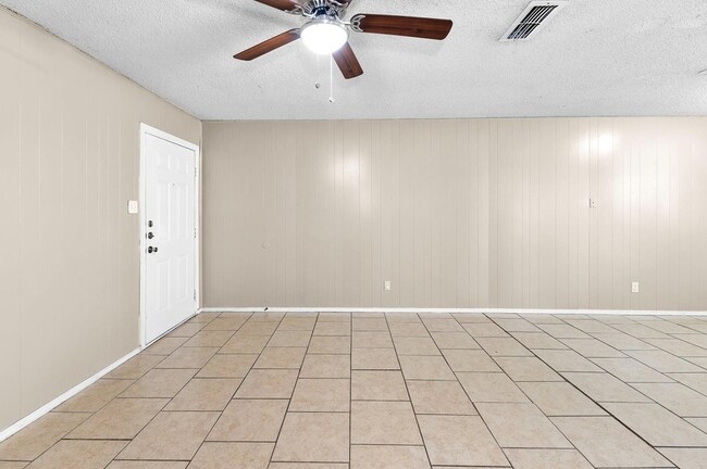 Building Photo - 1611 Jones St