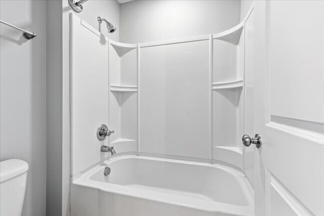 Building Photo - Spacious 5-Bedroom Home in the Live Oak Co...