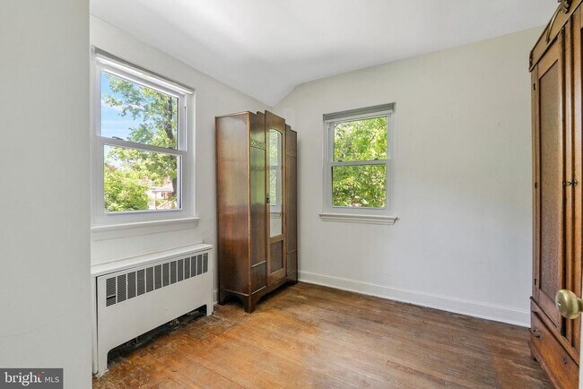 Building Photo - 921 Langley Dr