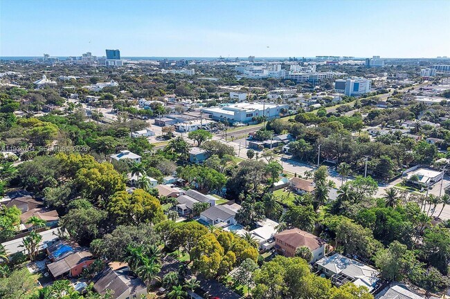 Building Photo - 300 SW 11th Ct