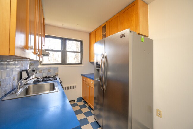 Building Photo - 154 Martling Ave