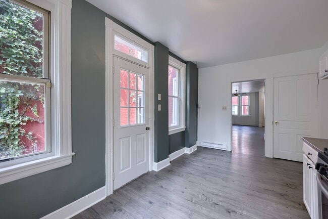 Building Photo - 464 Lafayette St