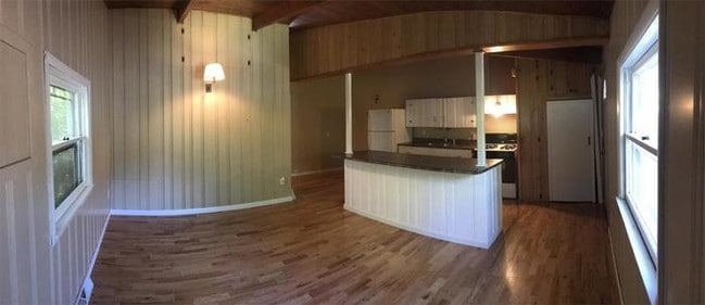 Building Photo - 208 Cherry Ln