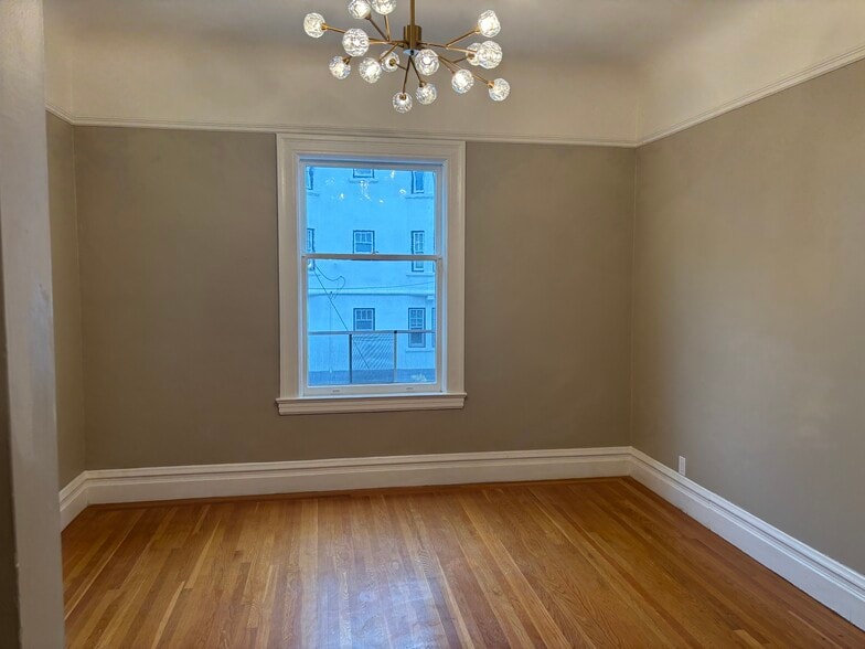 living room - 1101 Leavenworth St