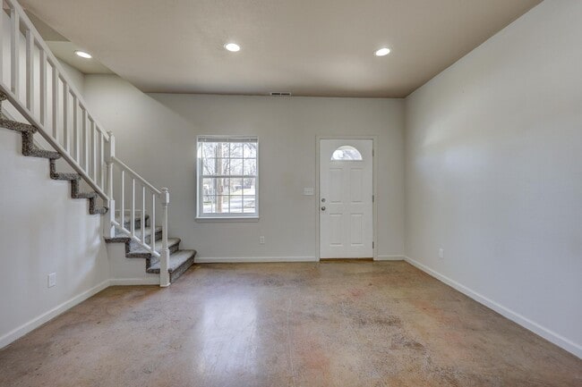 Building Photo - 1003-1005 Orchard St