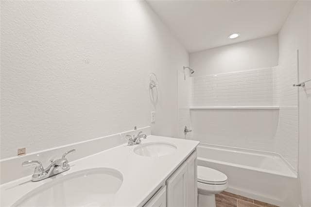 Building Photo - 635 Frio Ln