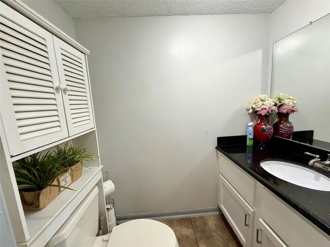 Building Photo - 15111 Chasehill Dr