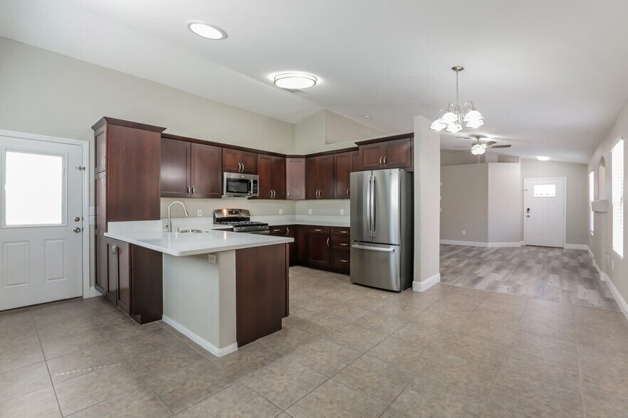 Building Photo - 3960 Dusty Coral St