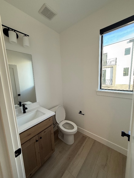 Building Photo - 43 N 100 E