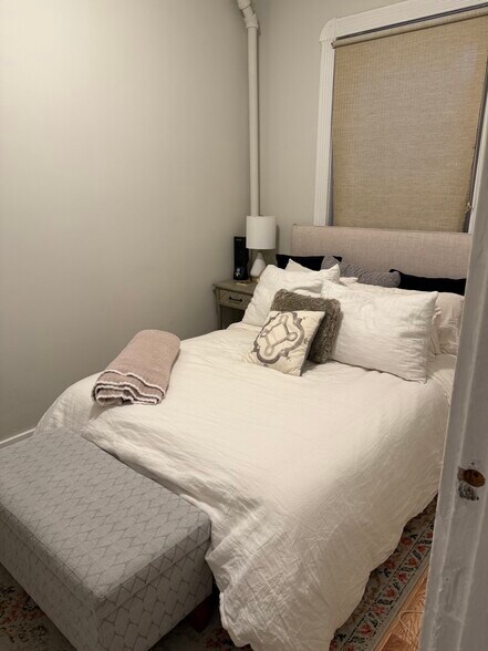 Building Photo - 70 Joy St