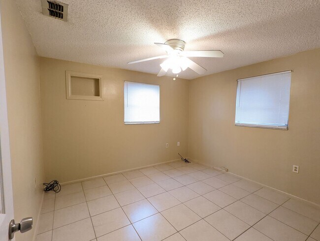 Building Photo - 3 bedroom, 2 FULL bathroom, 1320sq ft home with LVP flooring, spacious kitchen a LARGE backyard w...