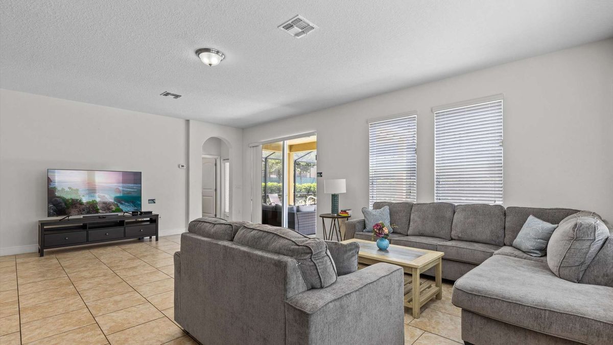 Building Photo - 5266 Wildwood Wy