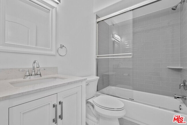 Building Photo - 10 N Primrose Ave