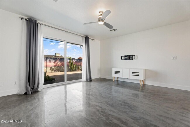 Building Photo - 8524 E Edgemont Ave