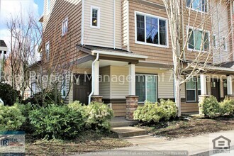 Building Photo - Urban 3 BR / 3.5 BA + Bonus Loft, Townhous...