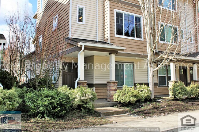 Primary Photo - Urban 3 BR / 3.5 BA + Bonus Loft, Townhous...