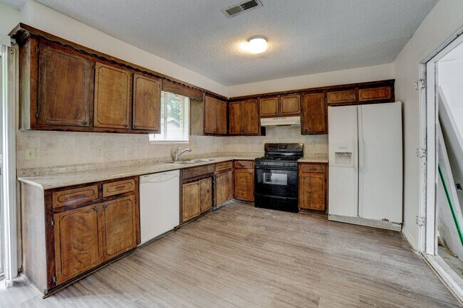 Building Photo - 4 Bed | 2 Bath | Broken Arrow | October