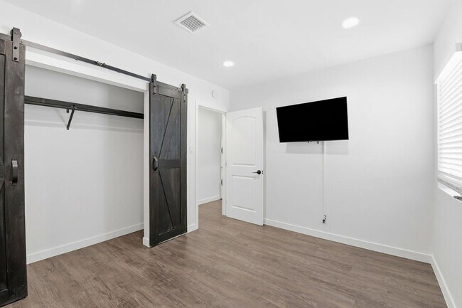 Building Photo - 17055 Gault St