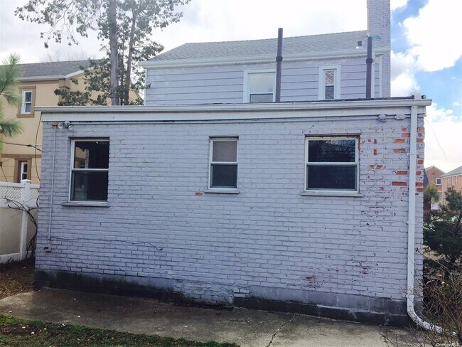 Building Photo - 75-09 177th St