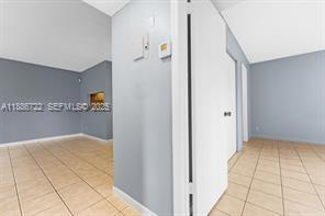 Building Photo - 1018 Twin Lakes Dr