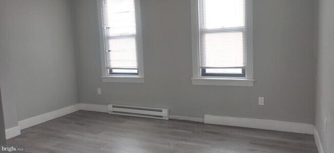 Building Photo - 4951 W Thompson St