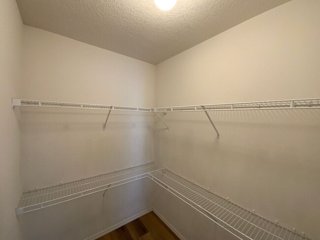 Building Photo - 4 Bedroom Home Available Near Golf Course ...