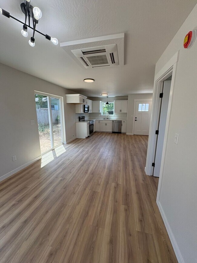 Building Photo - Brand New Modern 2-Story Home