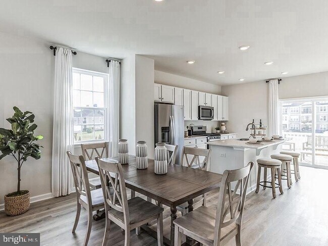 Building Photo - 216 Macoun Way