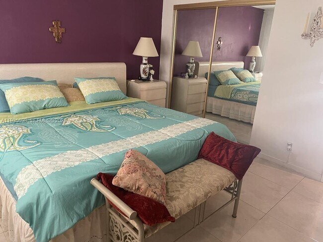 Building Photo - 541 Blue Heron Dr