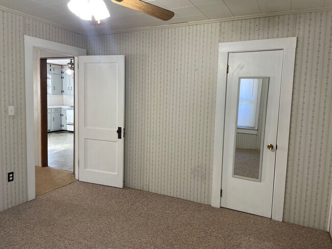 Building Photo - NICE CLEAN COUNTRY HOME, 3 BDRM 1.5 BA