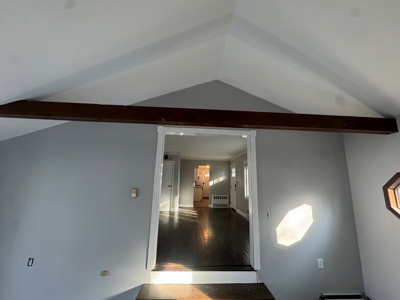 Building Photo - 1239 August Rd