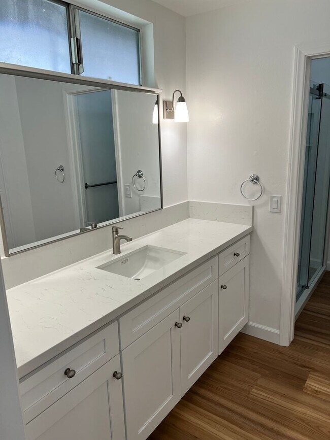 Building Photo - Updated 3 bedroom Home