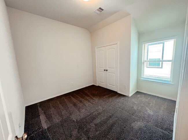 Building Photo - 5727 Pampus Prairie Rd