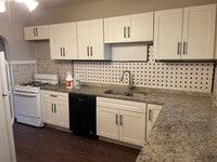 Building Photo - Cozy 1 Bedroom / 2 Bathroom Home in Braddock