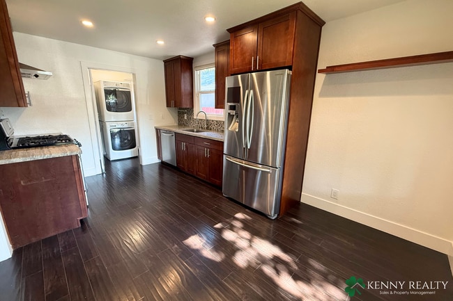 Building Photo - 3 Bedroom, 2 Bathroom (Main House + ADU) -...