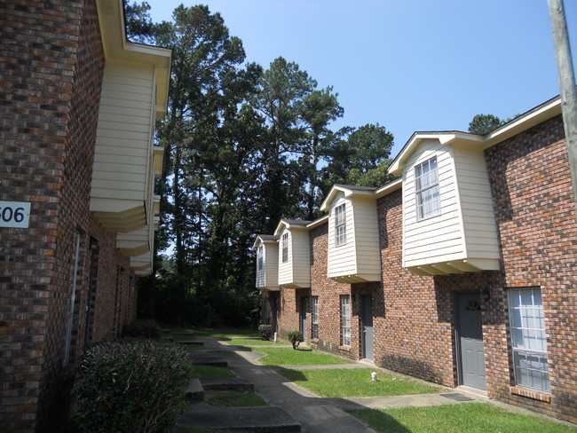 Primary Photo - Pine Grove Apartments