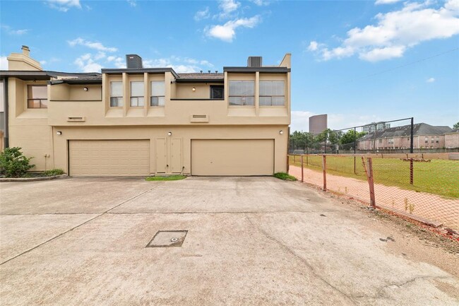 Building Photo - 1116 Bering Dr