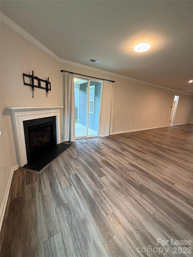 Building Photo - 1008 Fairbrae Ln