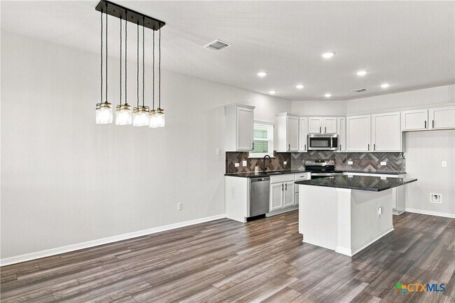 Building Photo - 2827 Fox River Dr