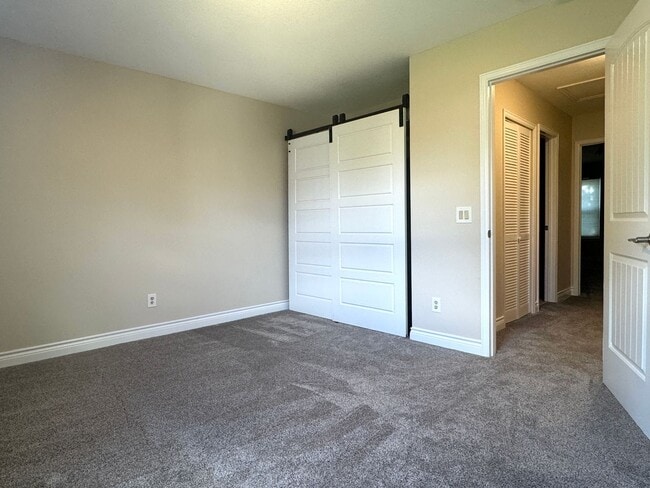 Building Photo - Beautiful Victoria Village Townhomes!