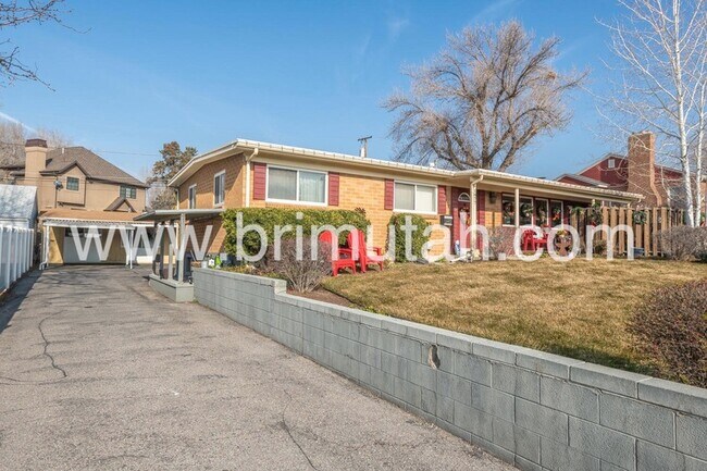 Building Photo - 1877 Osage Orange Ave S