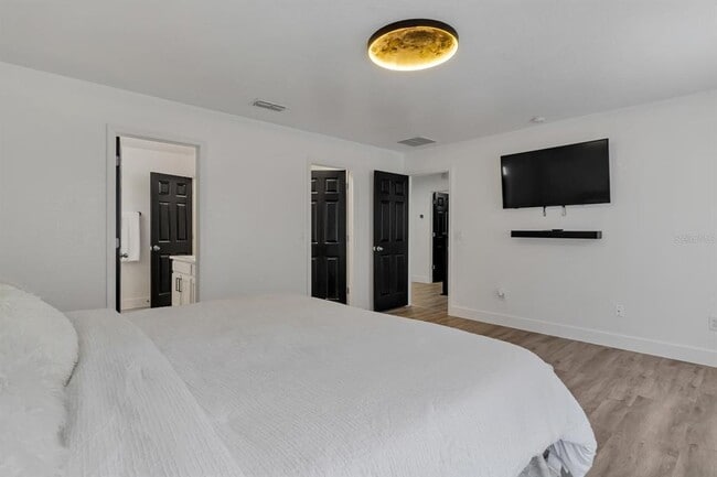 Building Photo - 16748 Lazy Breeze Loop