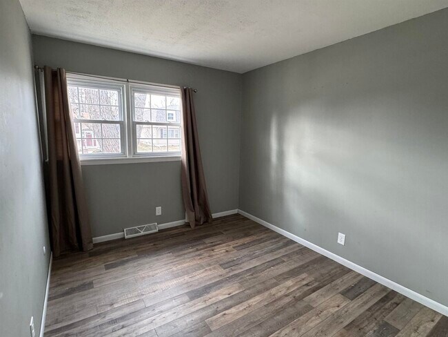 Building Photo - 4611 Scott St